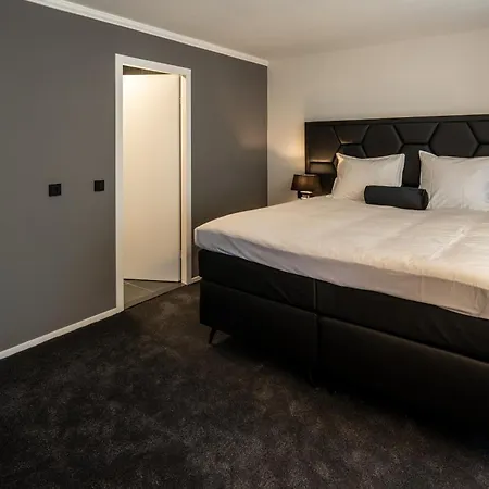 Square Boutique & Brasserie 4*