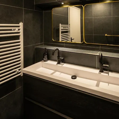 Square Boutique & Brasserie