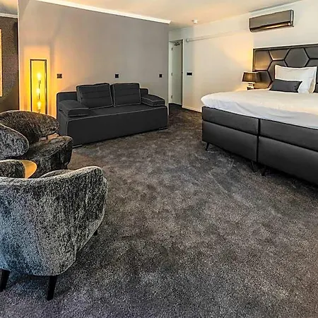 Square Boutique & Brasserie 4*