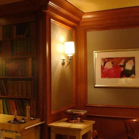Hotel Square Boutique & Brasserie 4*