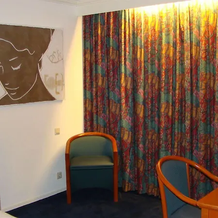 Square Boutique & Brasserie 4*