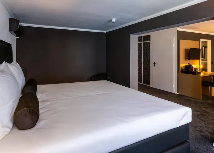 Square Boutique & Brasserie Hotel