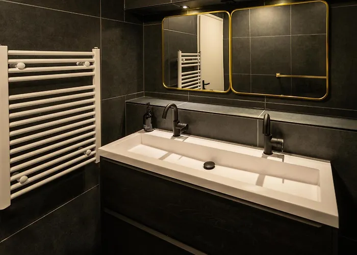 Square Boutique & Brasserie