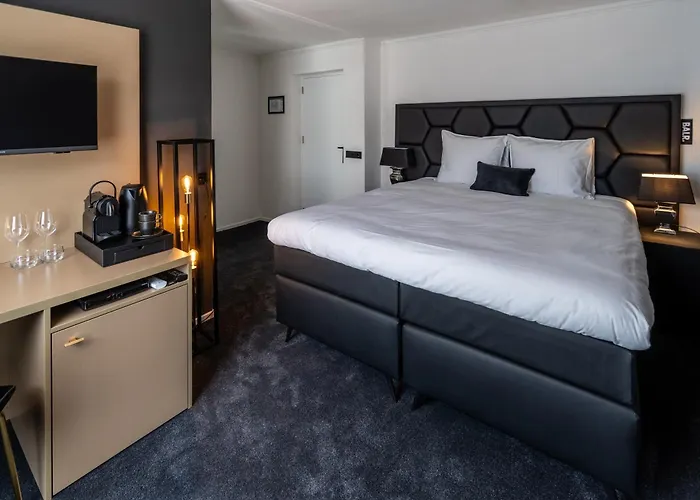 Square Boutique & Brasserie Hotel