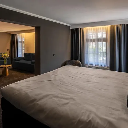 Square Boutique & Brasserie Hotel 4*