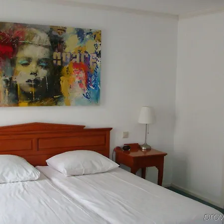 Square Boutique & Brasserie