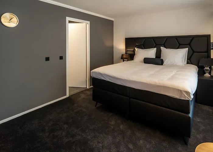 Square Boutique & Brasserie 4*