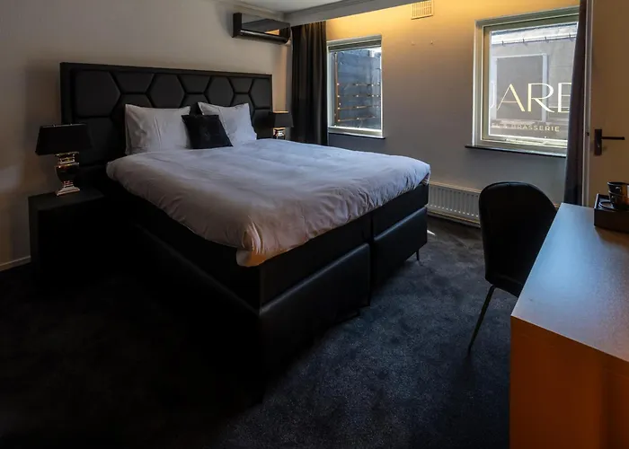 فندق Square Boutique & Brasserie 4*