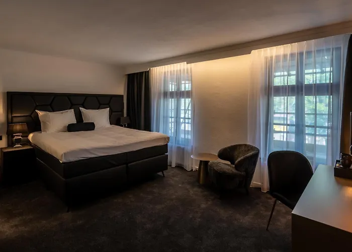 Square Boutique & Brasserie فندق فينري