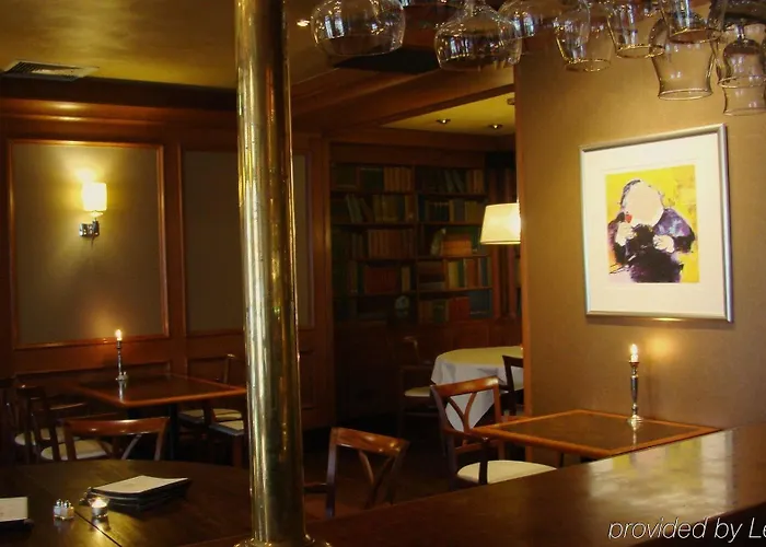 Square Boutique & Brasserie 4* فينري