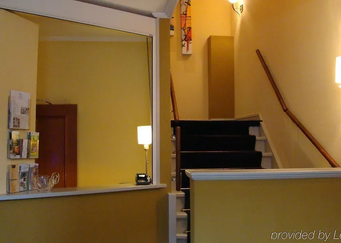 Square Boutique & Brasserie فينري