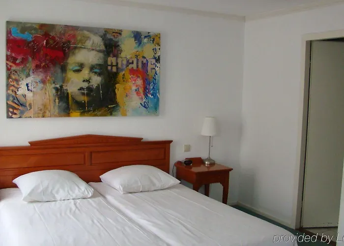 Square Boutique & Brasserie