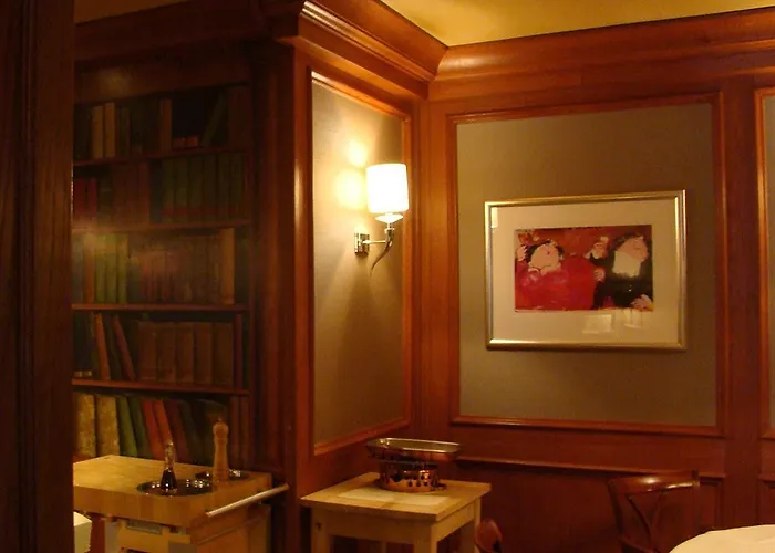 فندق Square Boutique & Brasserie 4*