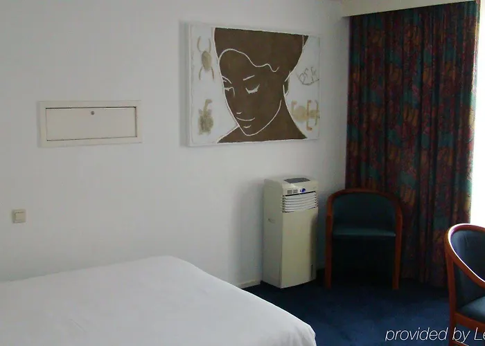 Square Boutique & Brasserie